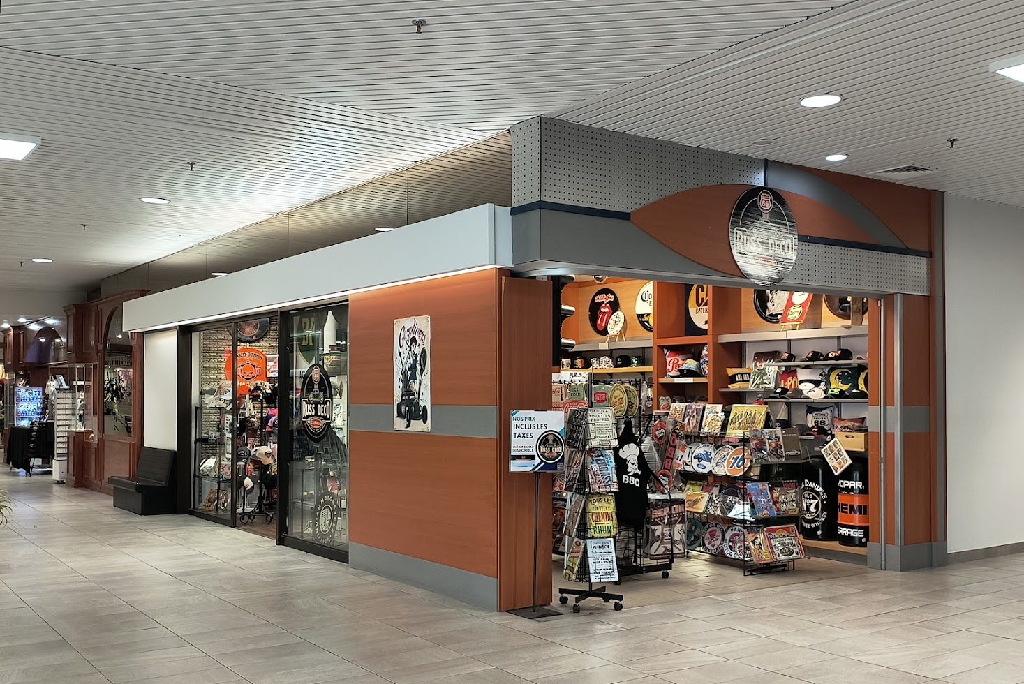 Indoor walkway of Galeries de la Chaudière, in Sainte-Marie, where the screens are installed